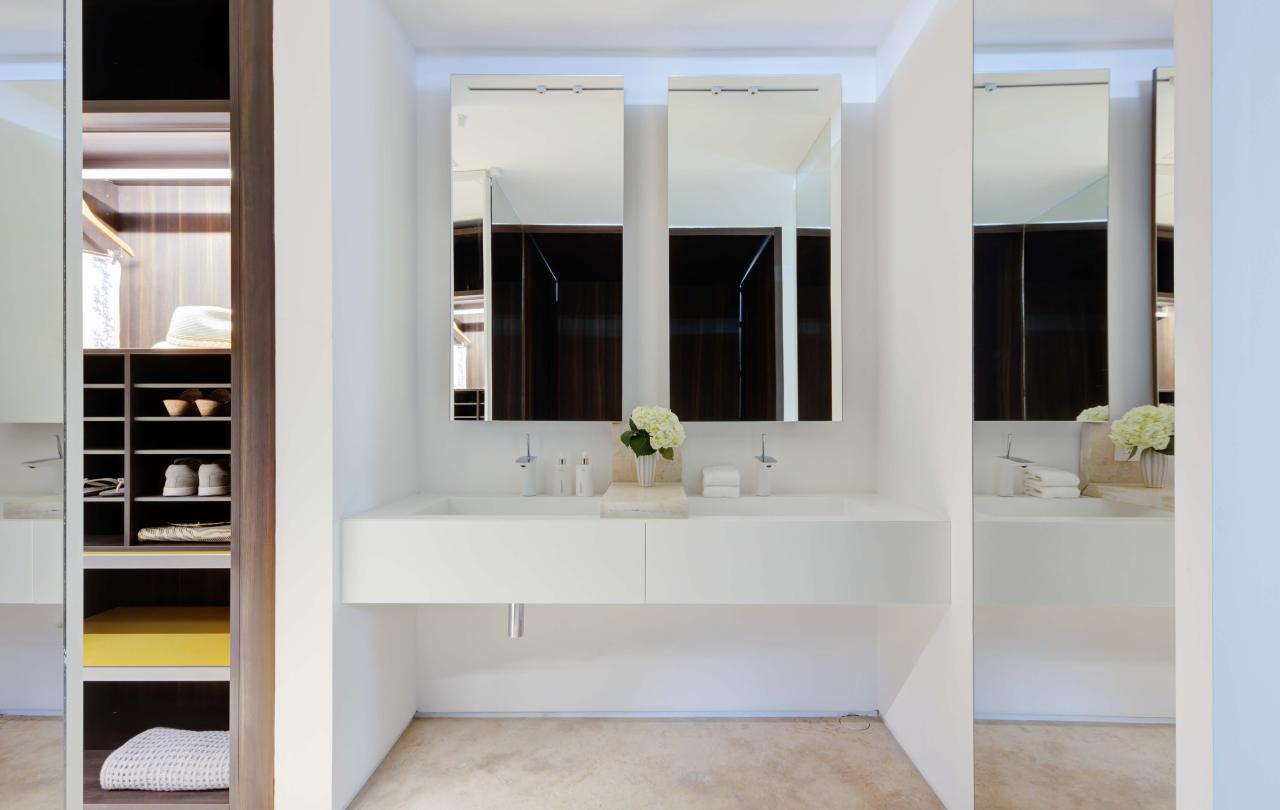 los cabos double vanity sink in bathroom