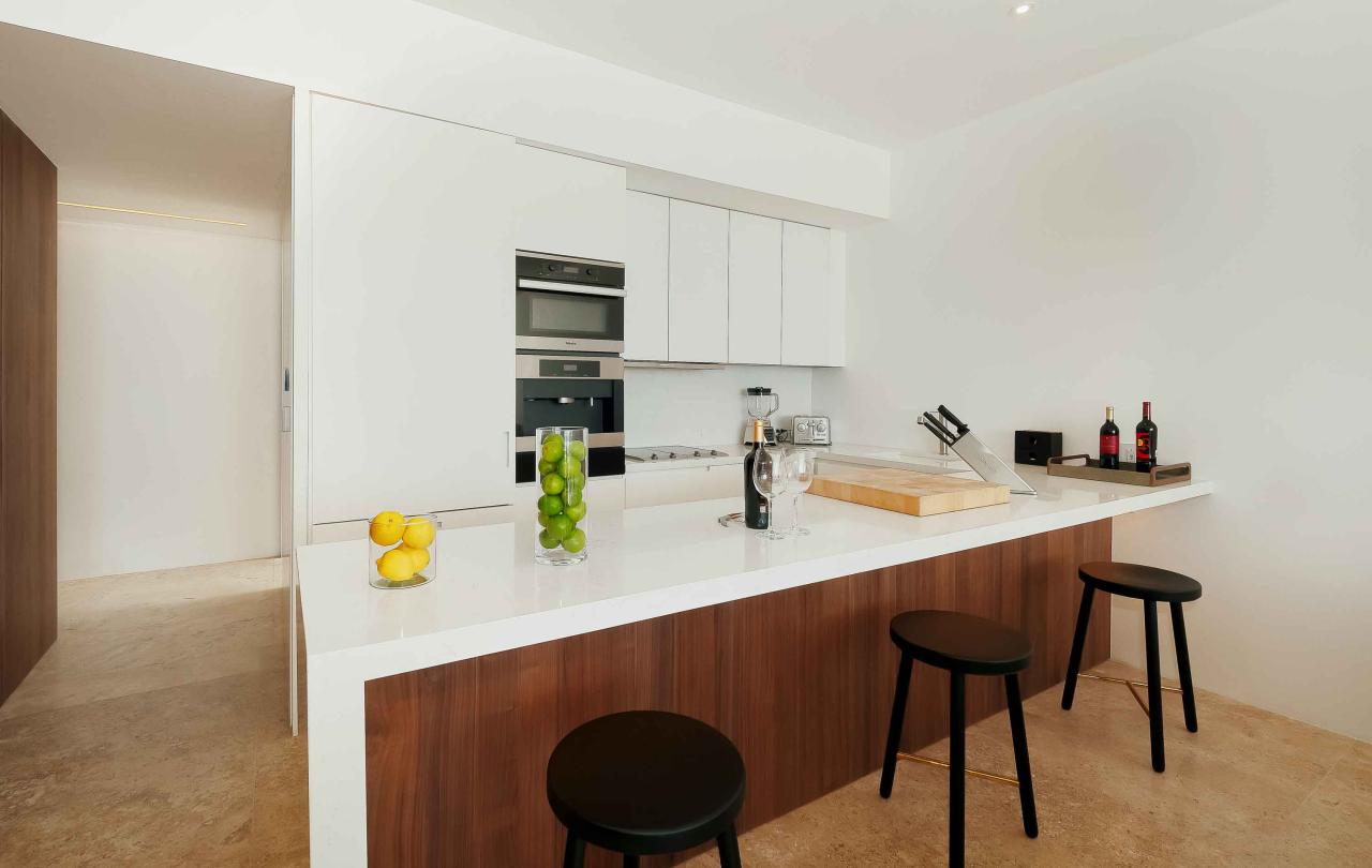 los cabos indoor kitchen island with bar stools