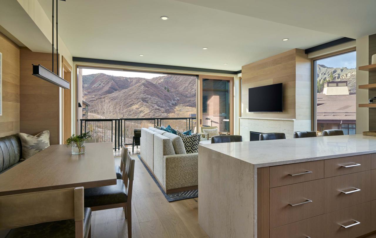 cirque two bedroom den residence dining and living area