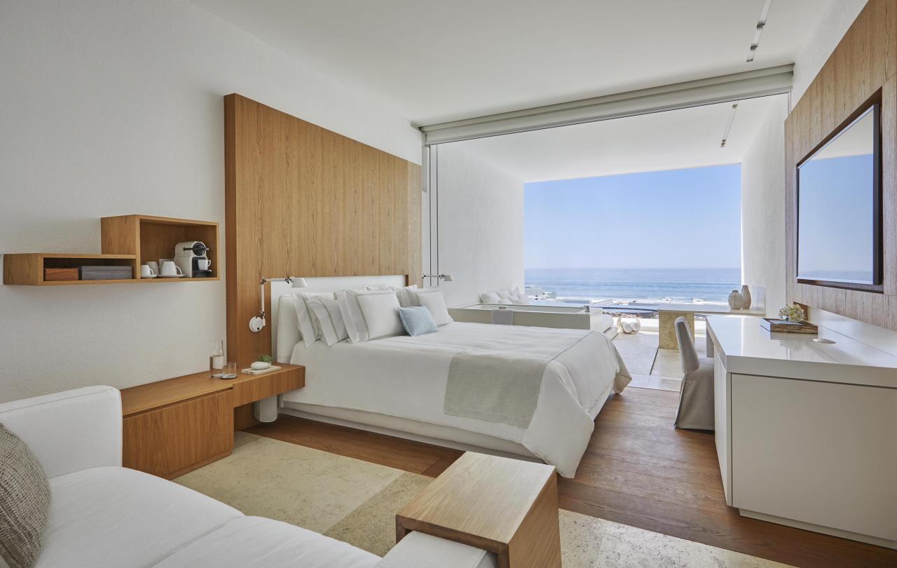 los cabos ocean view king sized bed