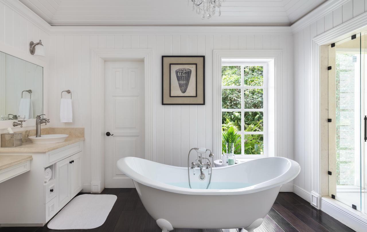 bathroom with long vanity and tyb