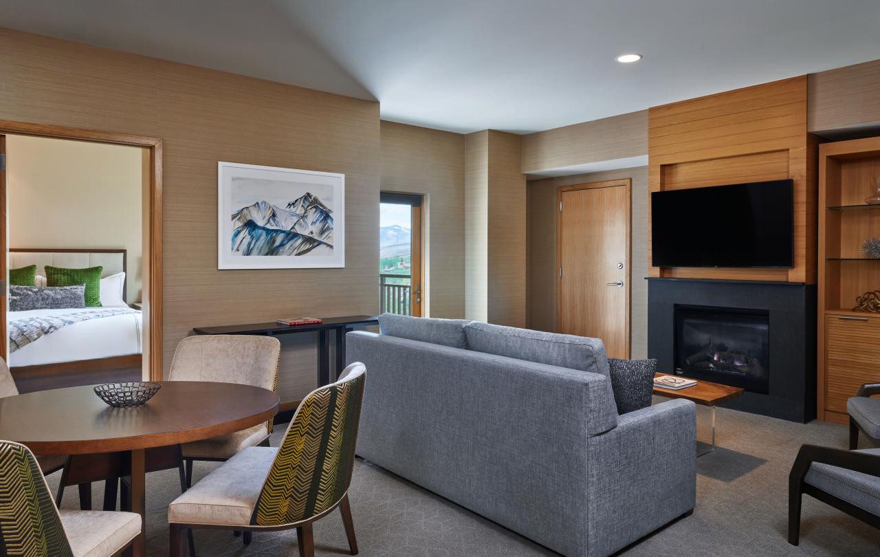 Viceroy-snowmass-pinnacle-one-bedroom-den-residence-living-area-2