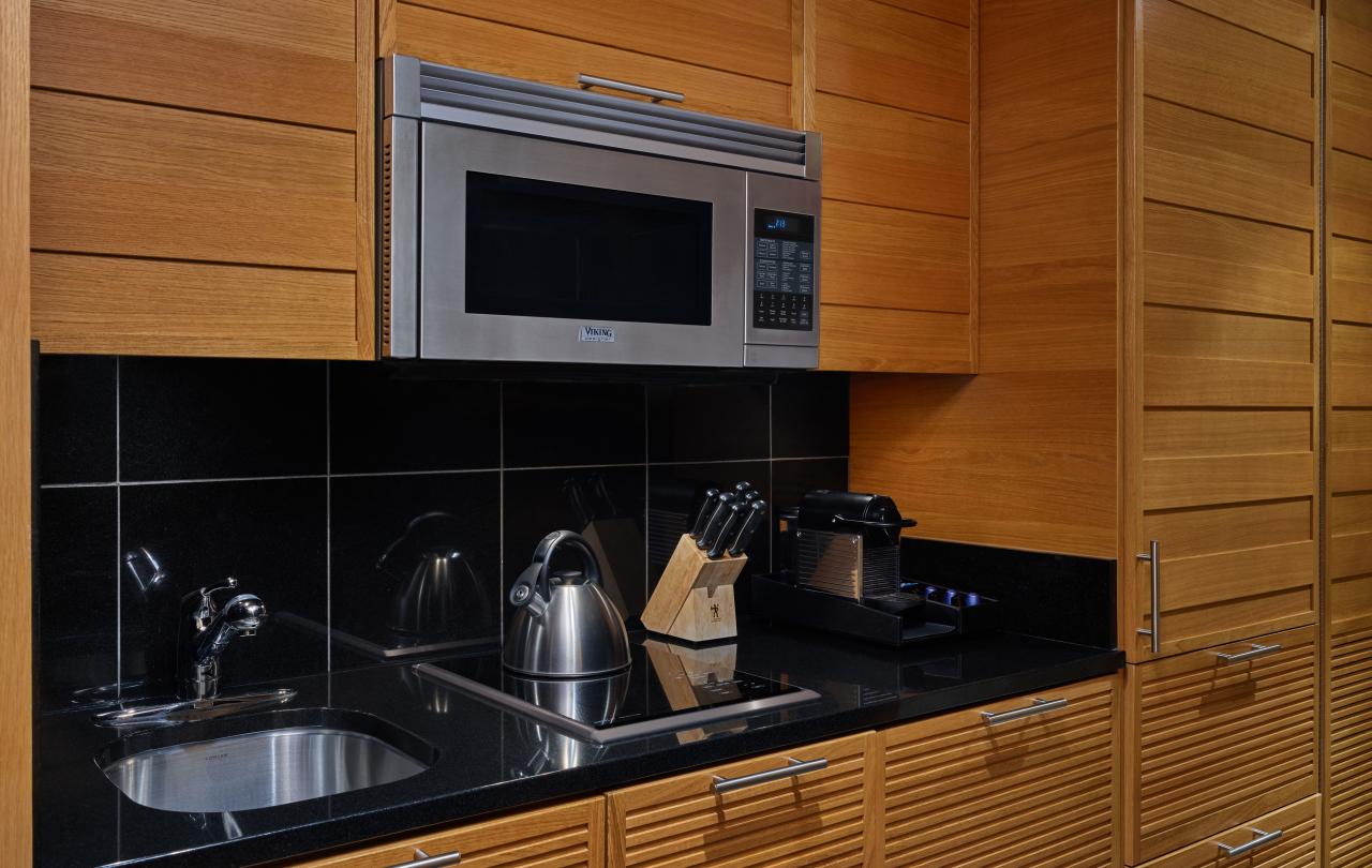 Viceroy-snowmass-pinnacle-studio-residence-kitchenette