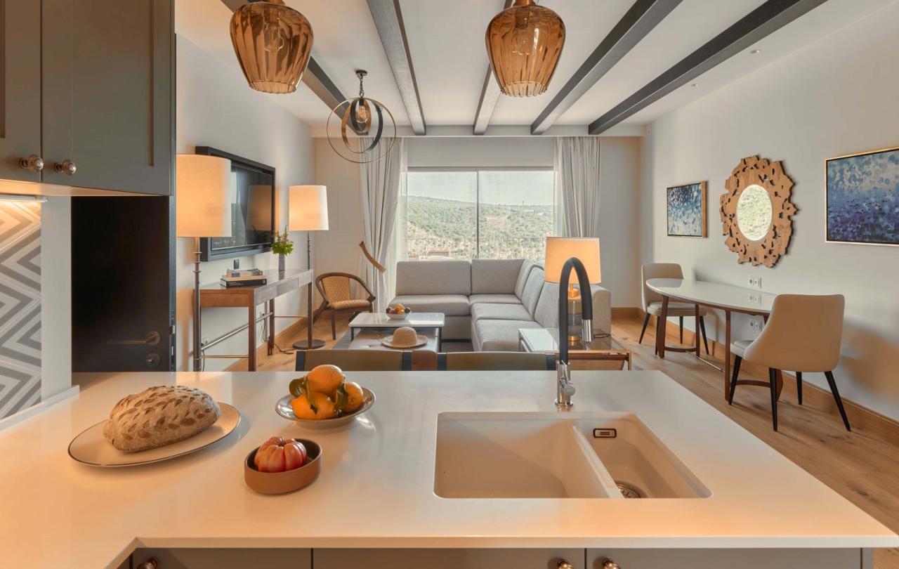 A kitchette looking into an open living room in a residence at Viceroy Ombris Algarve