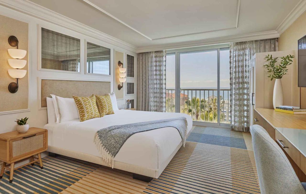 A king bed in a room at Viceroy Santa Monica