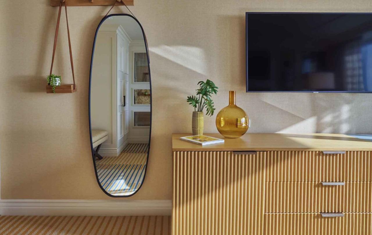A credenza and wall mirror in a city view king room at Viceroy Santa Monica
