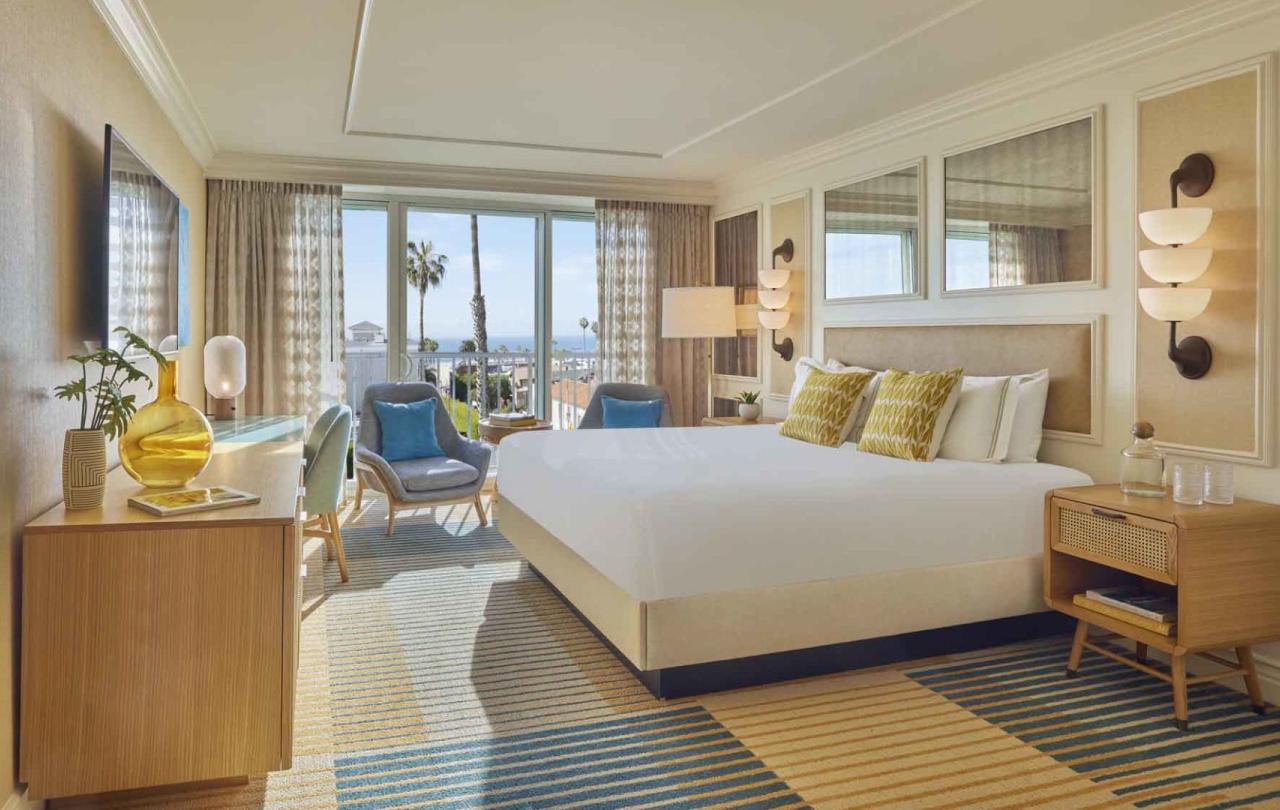 King bed in a partial ocean view king room at Viceroy Santa Monica