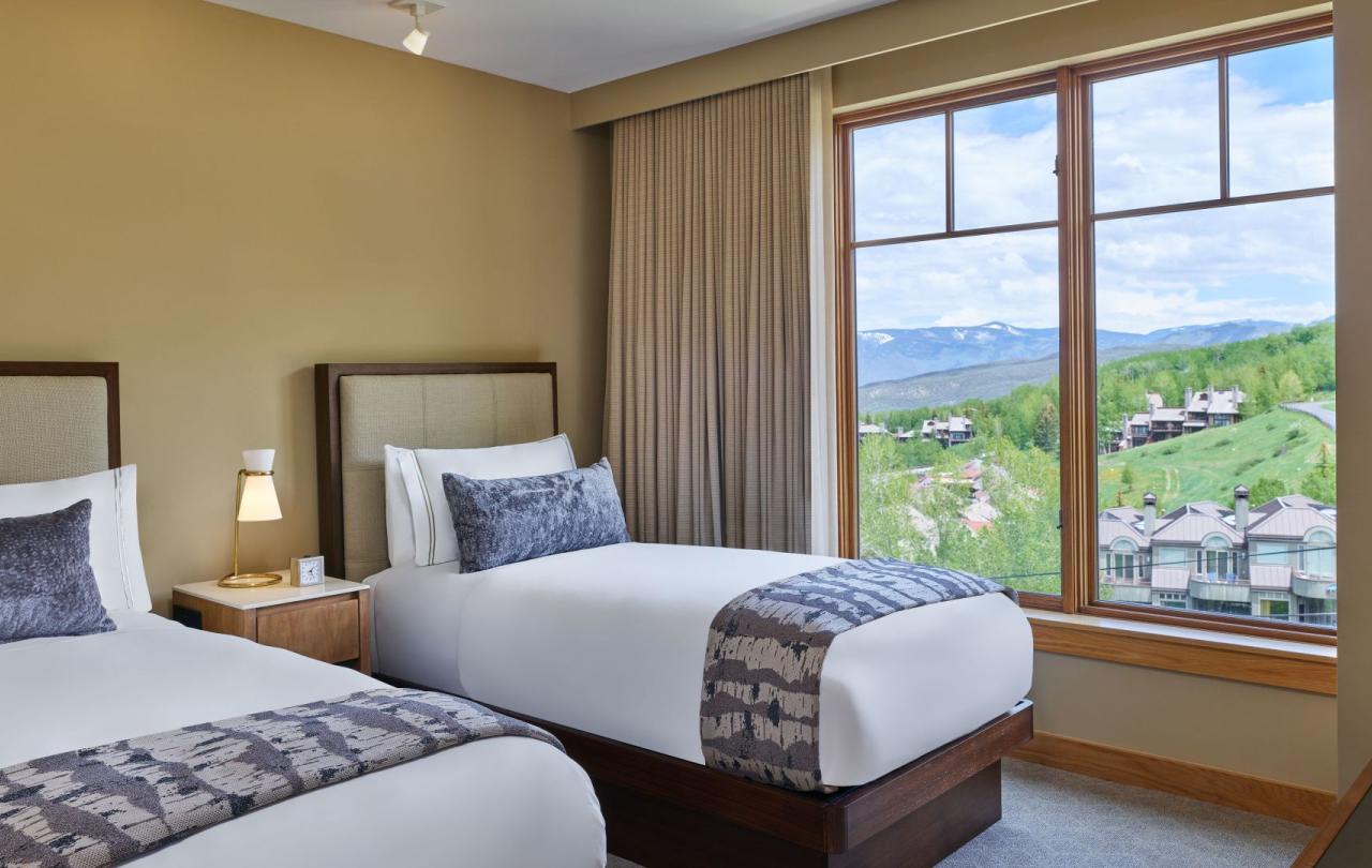 A room with two twin beds in a pinnacle two bedroom residence at Viceroy Snowmass
