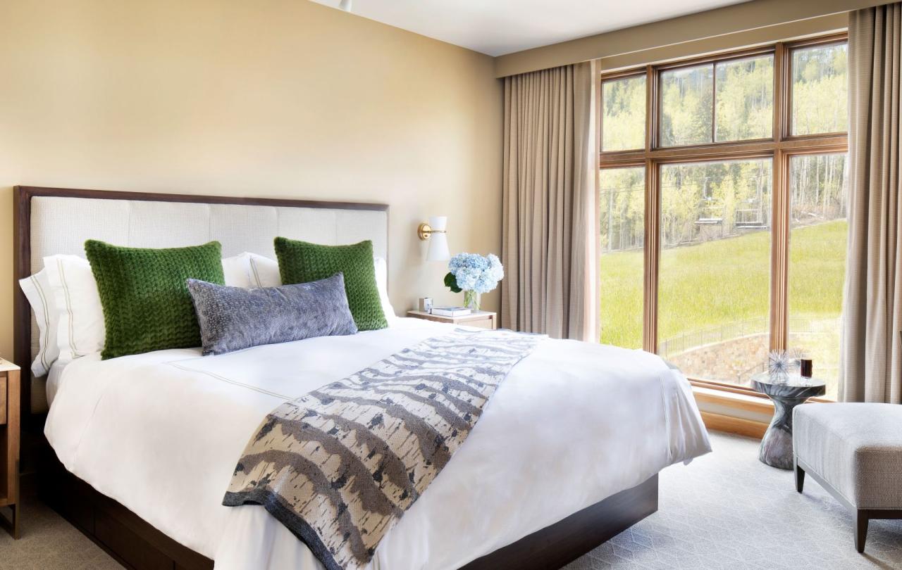A king bed in a Pinnacle Three Bedroom Residential Suite at viceroy Snowmass
