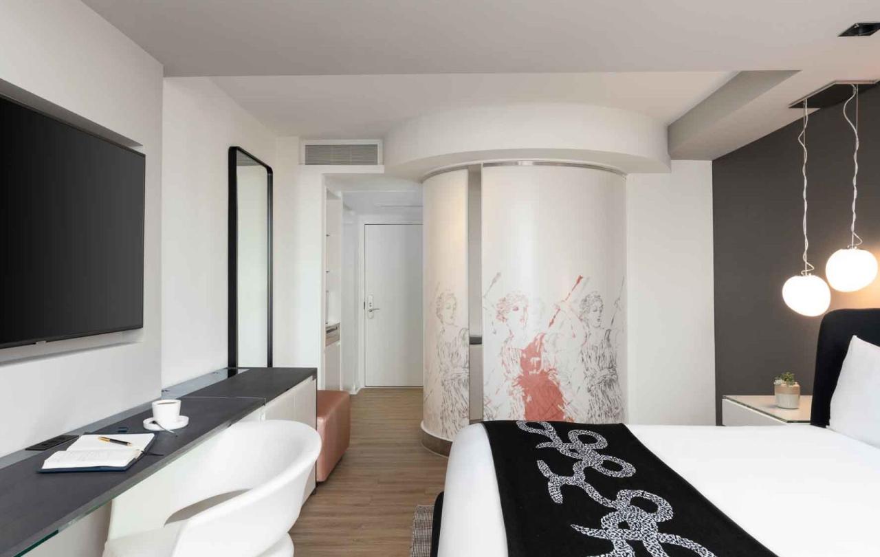 A view of the whole king room at Viceroy Zena